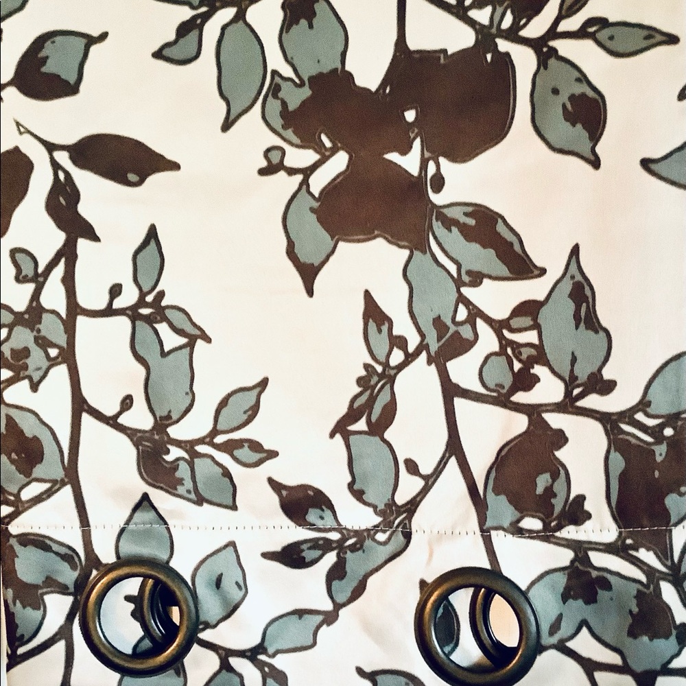 Ellory Homestyles floral insulated Curtain. 84”x 52”